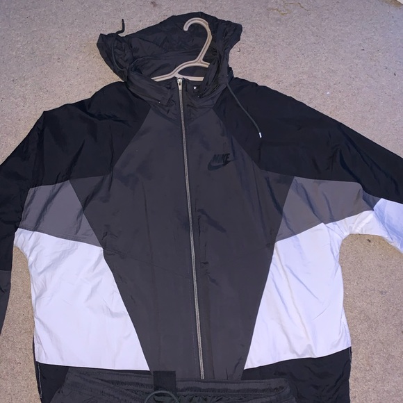 Nike Windbreaker - Picture 1 of 1